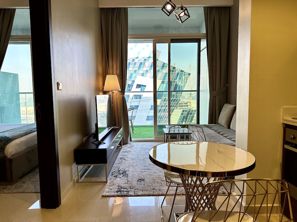 LuxBnB Vera Residences I Skyline Views