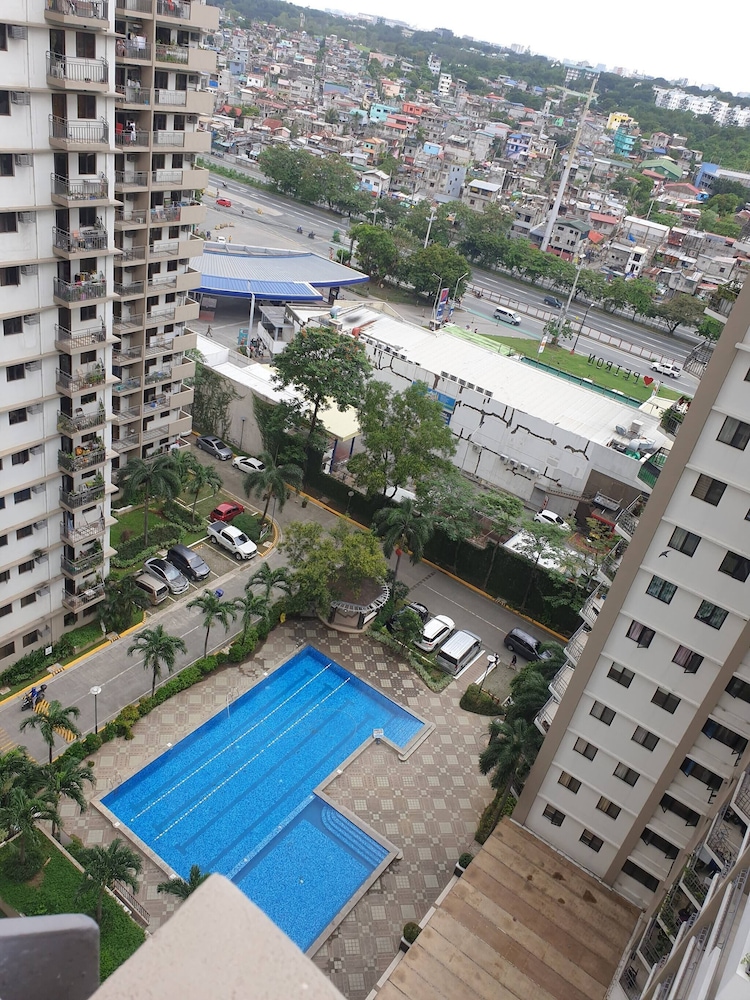 Lovely Skyview Haven -near BGC