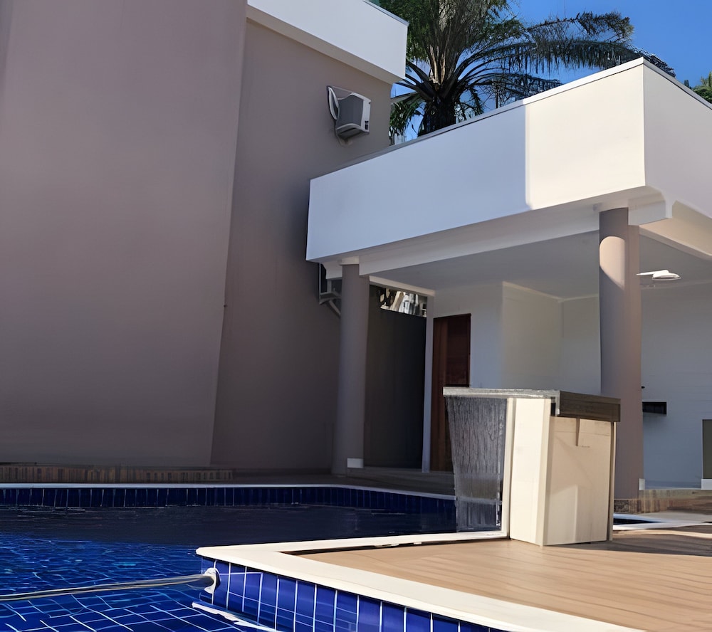 Condomínio com Piscina á 500m da Praia