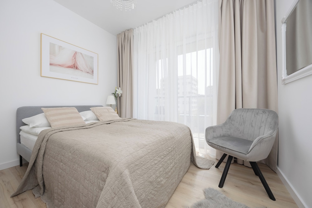 Warsaw Apartment With Balcony by Renters view 3