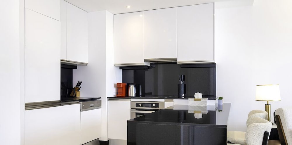 LUX The JW Marina Suite 2