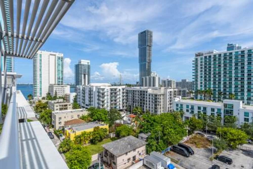 Modern 1BR Apt In Edgewater Free Parking