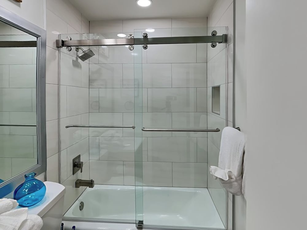 Surfside #1610 by Southern Vacation Rentals