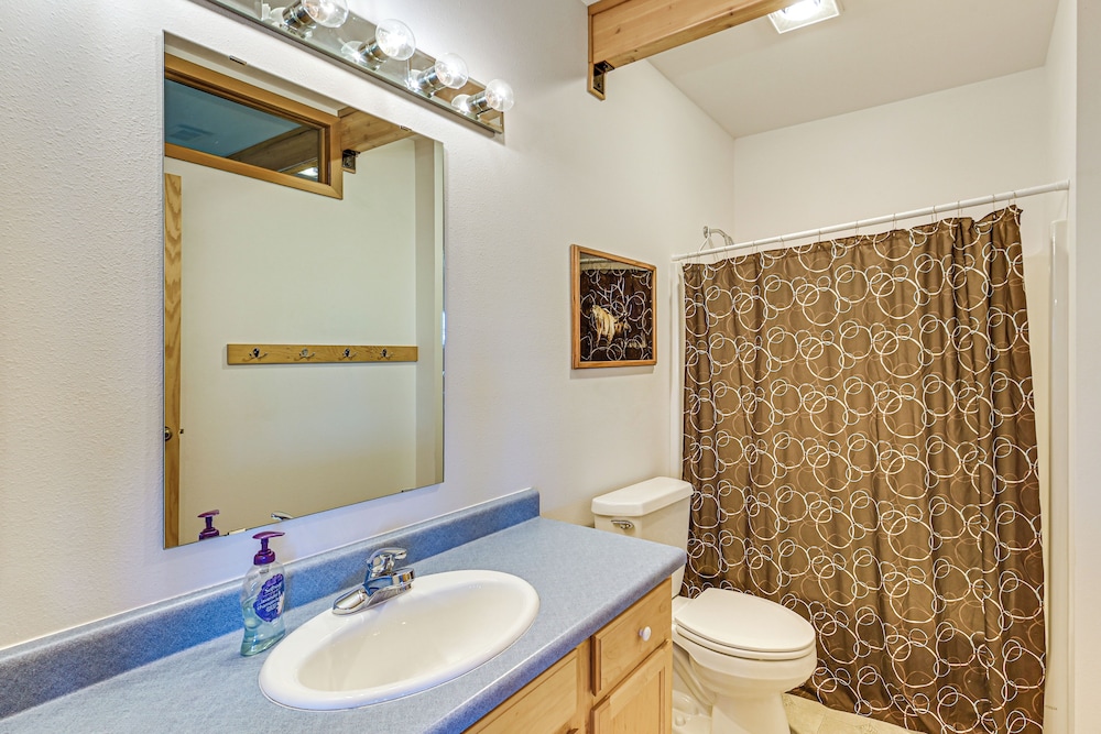 1 Mi to Dtwn Red Lodge: Mtn-view Cabin Getaway