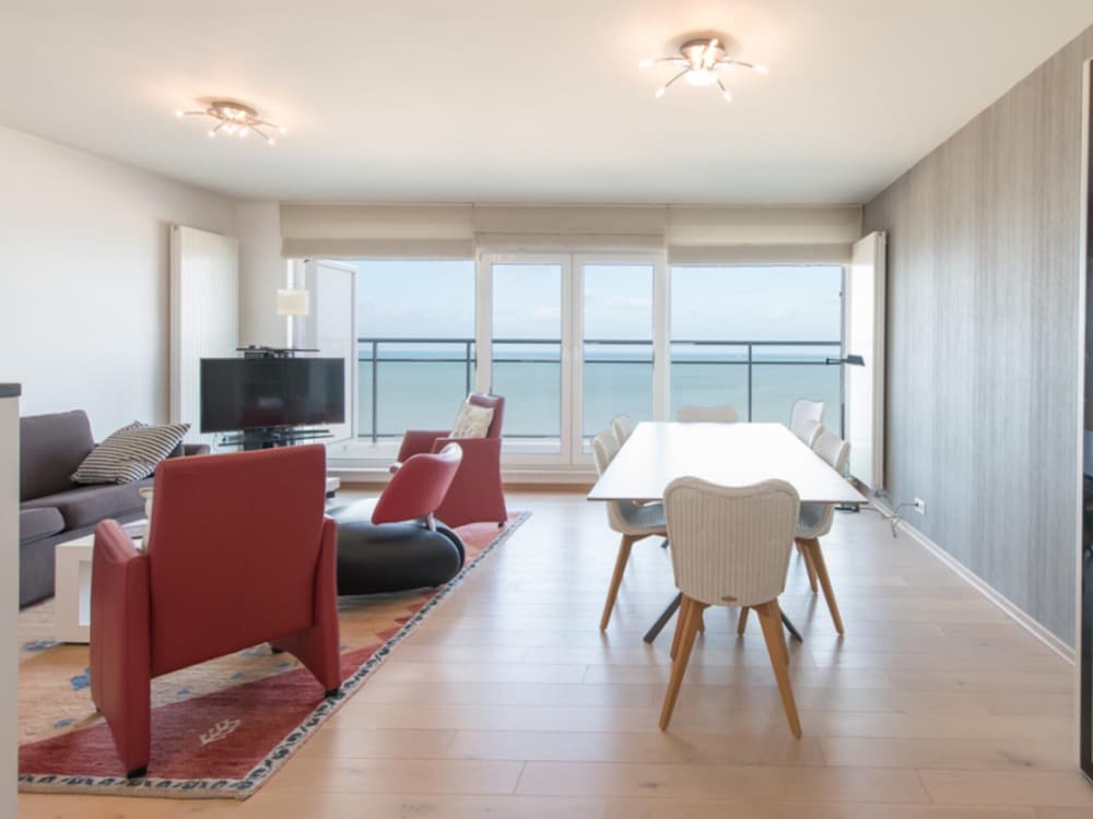 Tasteful Apartment Near the Beach