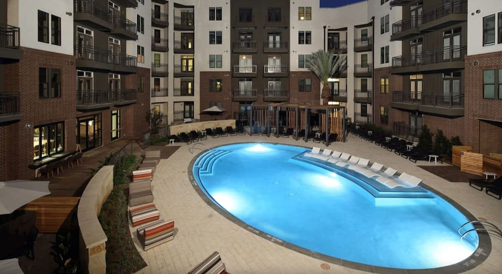 Revive Tanglewood Stunning 2BR in Uptown Houston