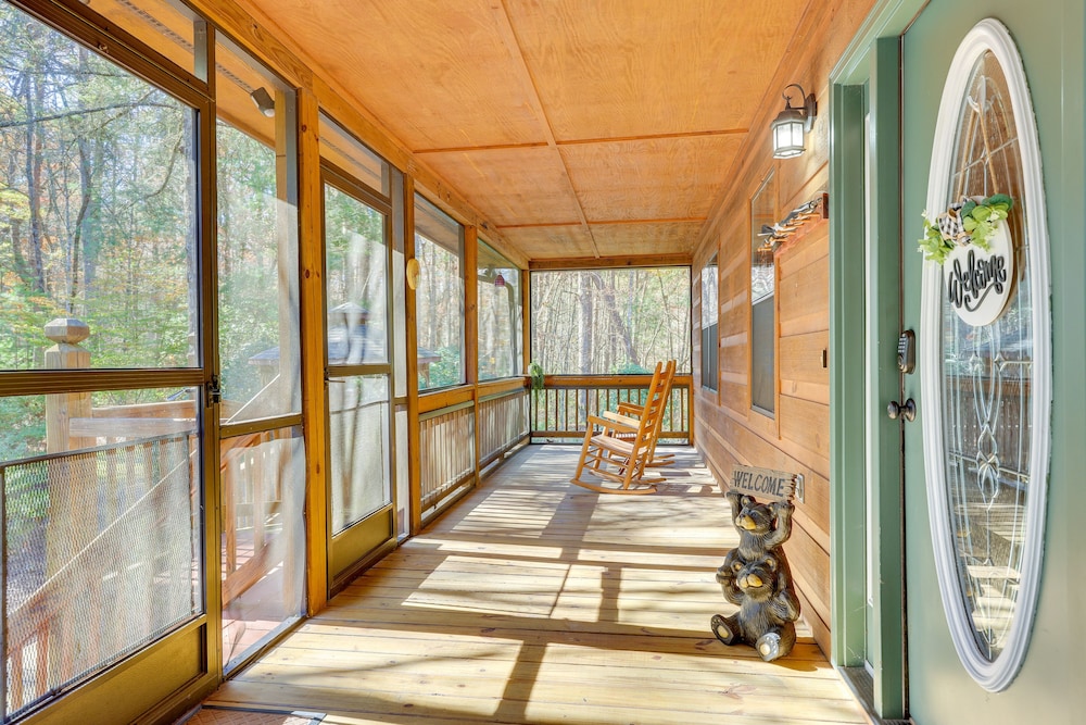Hot Tub & Game Room: Blue Ridge Getaway