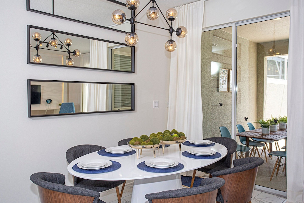 396 - 4bd/3ba Luxurious Homechampions Gate Resort