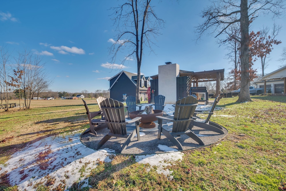 Rest & Relax: Tennessee Home w/ Patio & Fire Pit