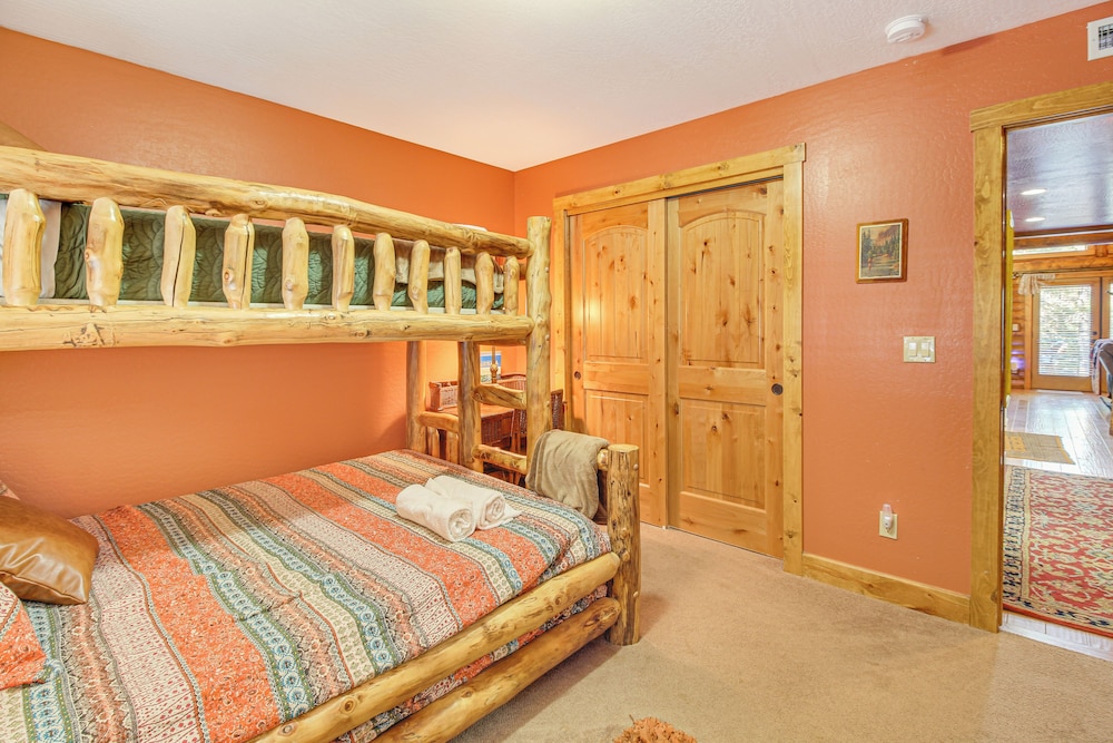 Family-friendly Cabin w/ Fire Pit in Forest Lakes