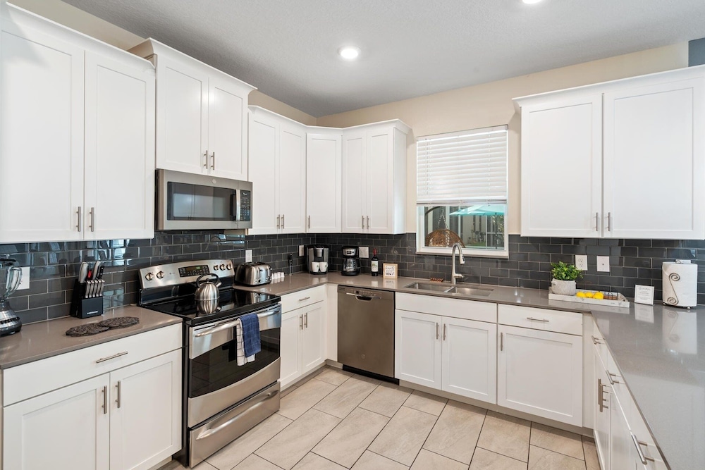 ChampionsGate Resort 8-Bedroom Vacation Pool Home - Includes Resort Clubhouse Amenity Access! 8 Home