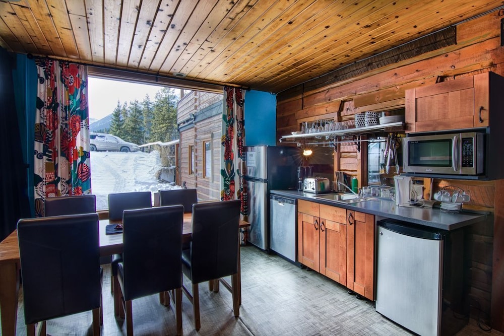 Earl Grey Lodge