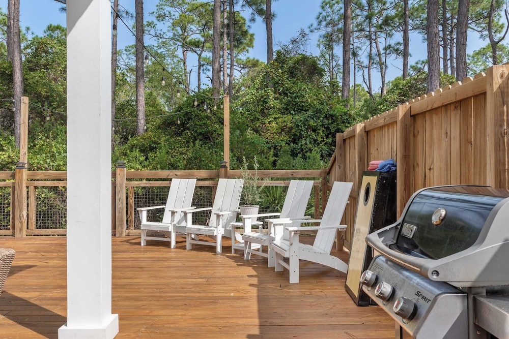 Priv Heated Pool + Hot Tub, Boat-friendly, Sleeps 16! Good Times by Avantstay