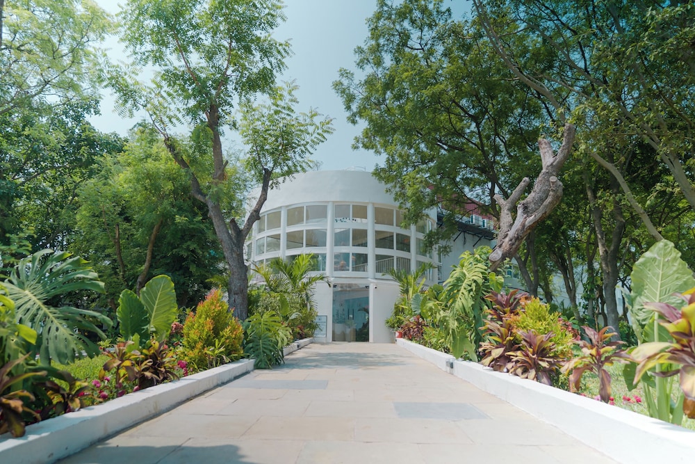 VSR VRIKSHA NATURE CURE CENTER