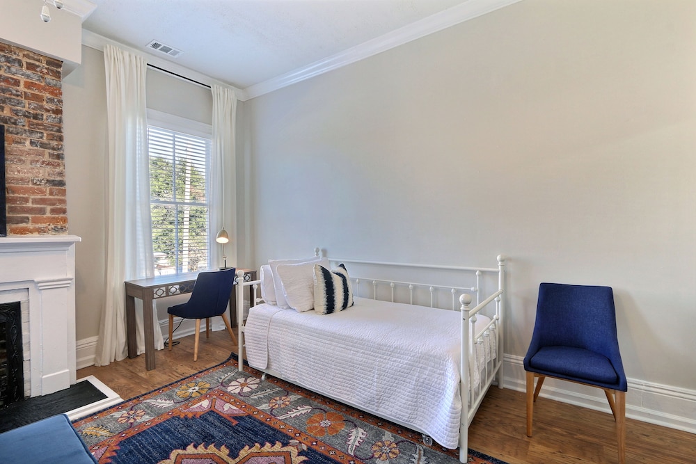 Gallery Stays - Parkside Manor view 4