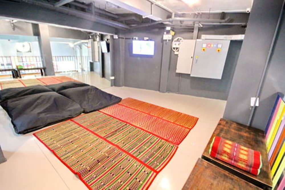Chic Hostel