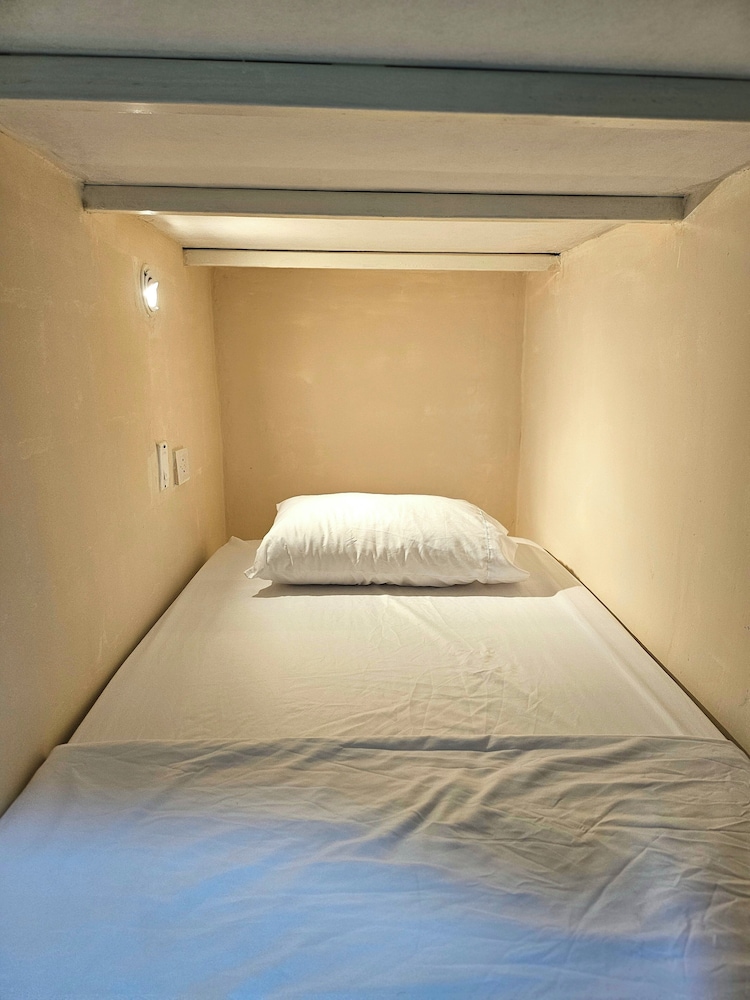 CASAMIA HOSTEL