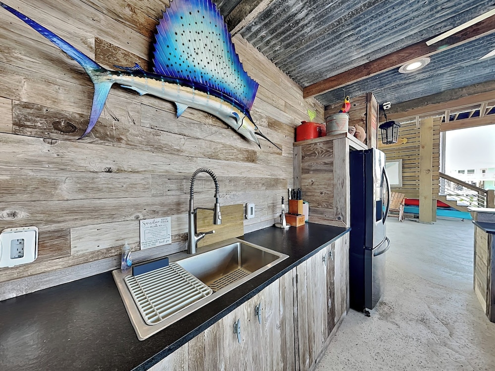 The Salty Dog at Copano Bay by Miss Kitty’s