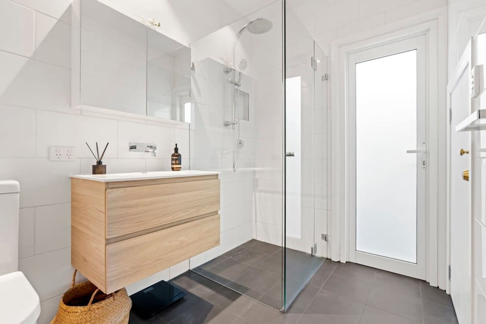 Bright Home in Trendy Newtown Close to the Park