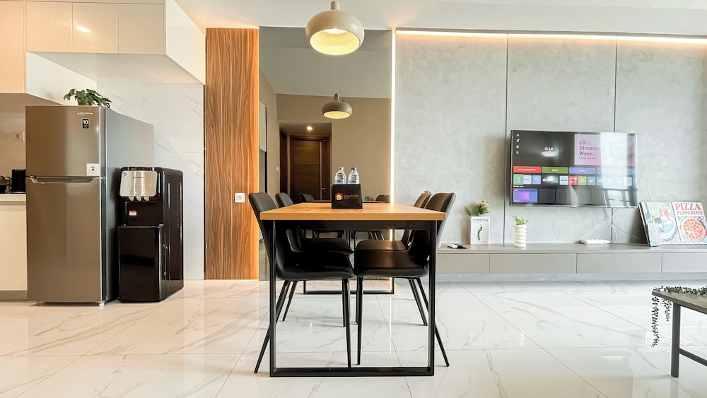 Spacious And Stylish 3Br At Sky House Bsd Apartment
