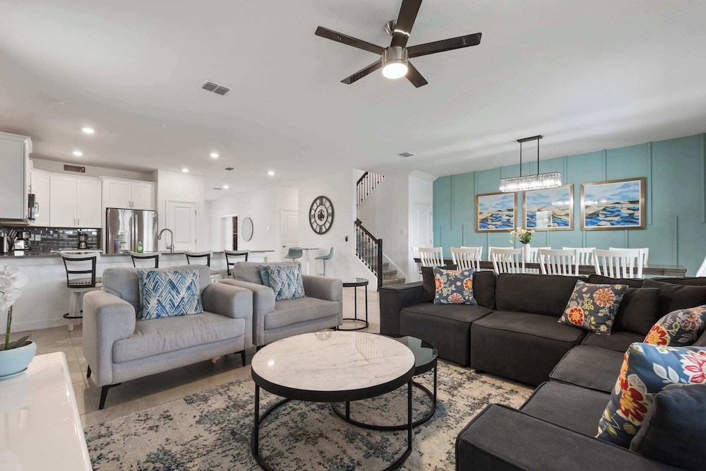 Luxury 10-bedroom Villa in Champions Gate Resort