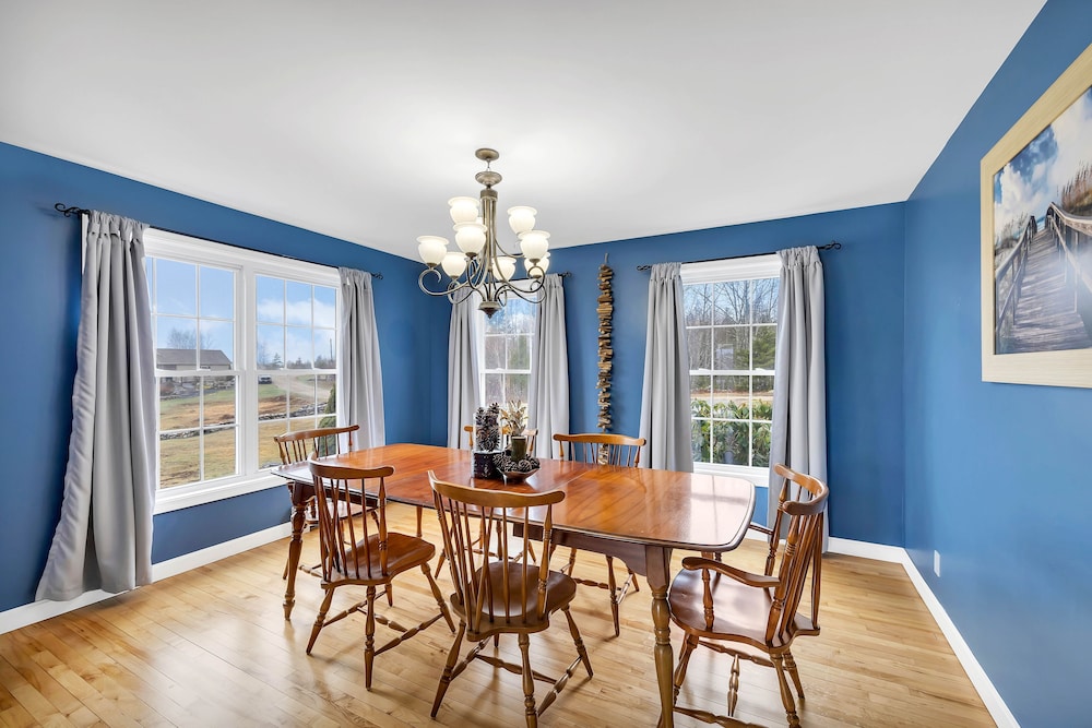 Serene 7br Haven By The Lake 7 Bedroom Home
