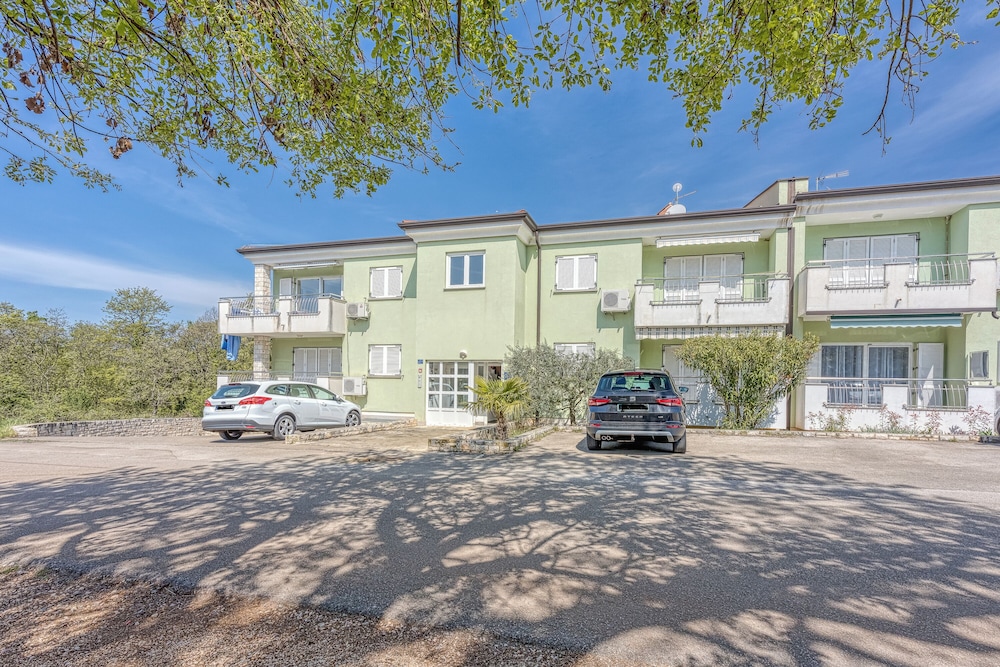 Sea Breeze Residence Mariella