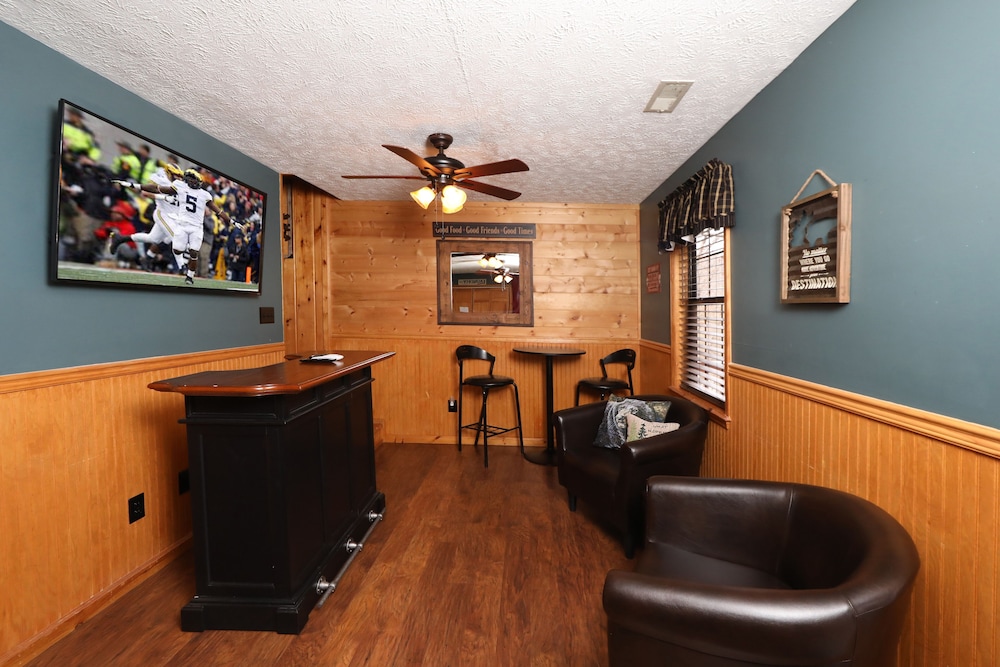 Just Hanging Out - Three Bedroom Cabin view 4