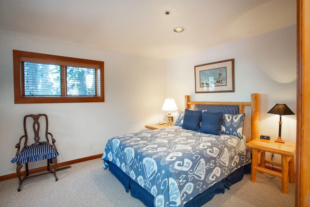 Ridge at Deer Valley Resort - Three Bedroom Condo with Hot Tub #16 3 Condo