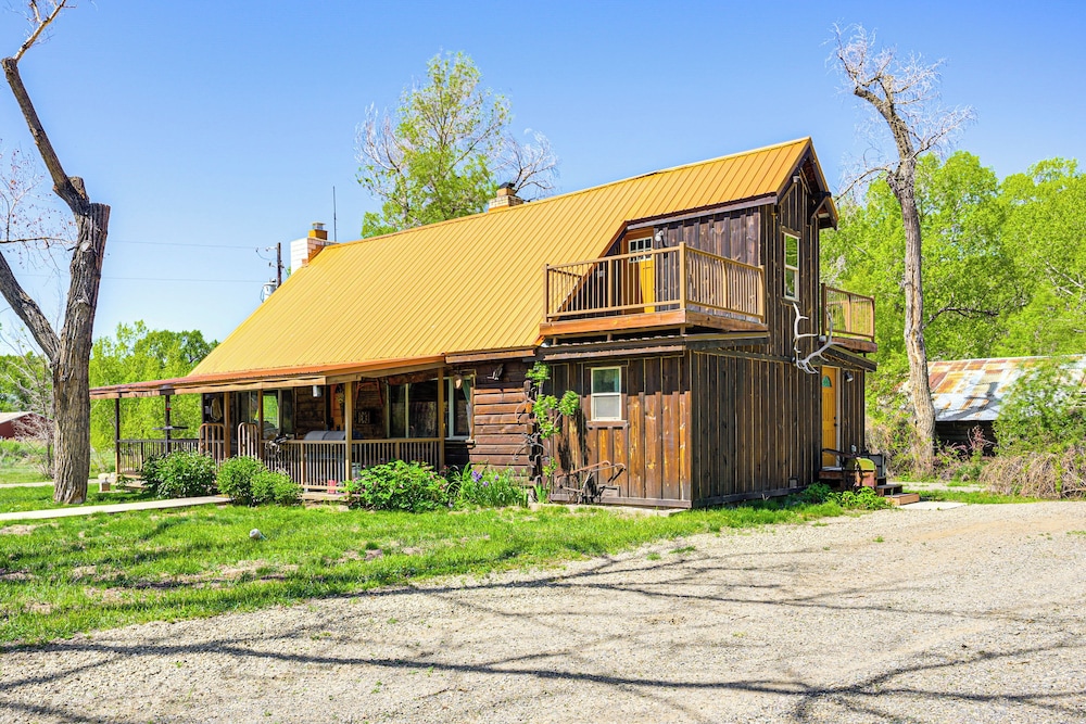 5 Mi to Navajo State Park: Riverfront Cabin!