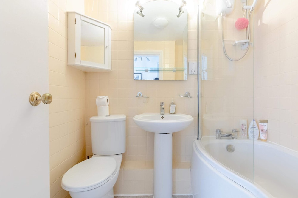 Spacious 1BD Flat 5 Mins to Paddington Station!
