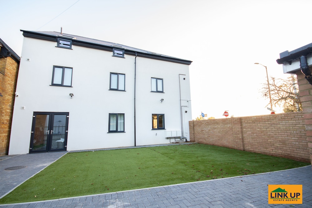 West Drayton Vacations - Holden Court - Property Image 1