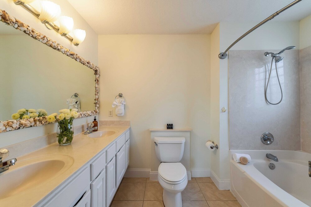 Sleeps 36 2 Homes, Walk to Beach, Priv Pool + Hot Tub Tidal Wave & Seacrest