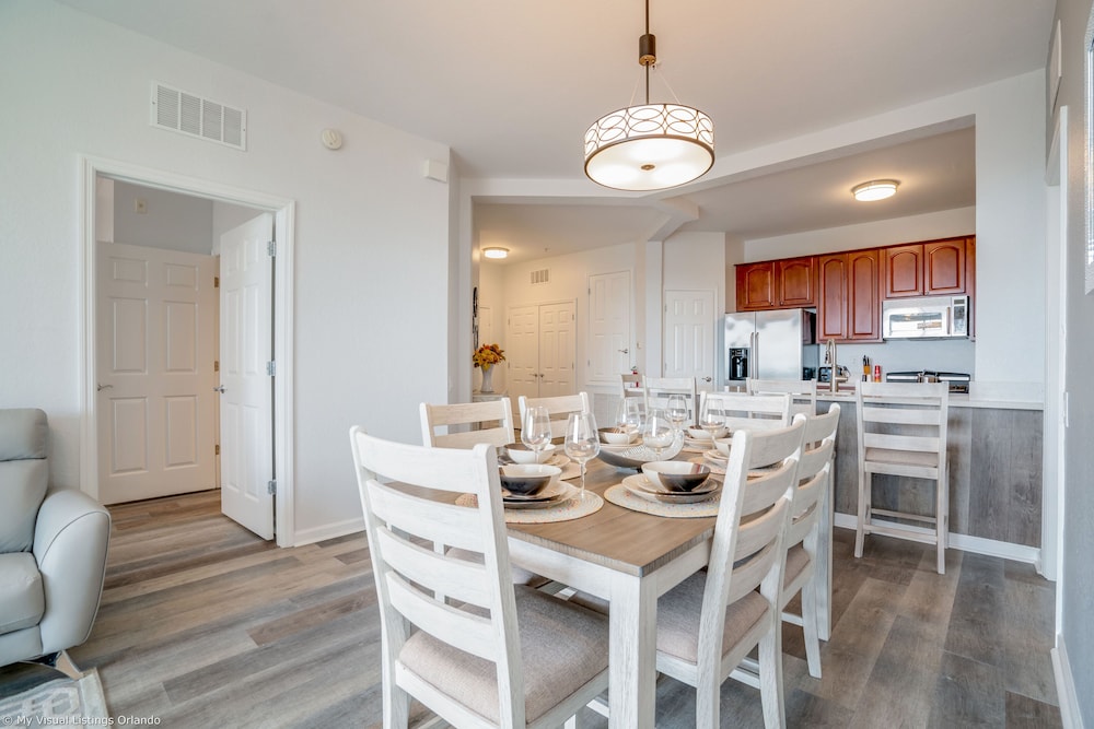 Stylish and Contemporary Vista Cay Hideaway - Lake View 3bd/2ba #3vc4126