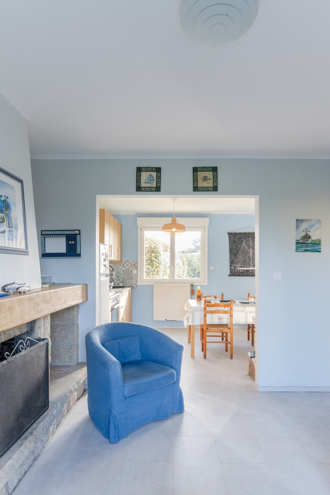 Family Home 2 Steps From the Beach