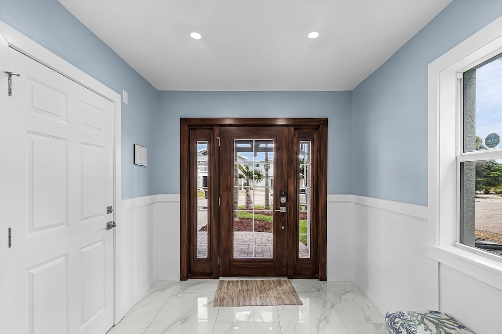 571 Seabatical: Canal Front With Pool! 5 Bedroom Home