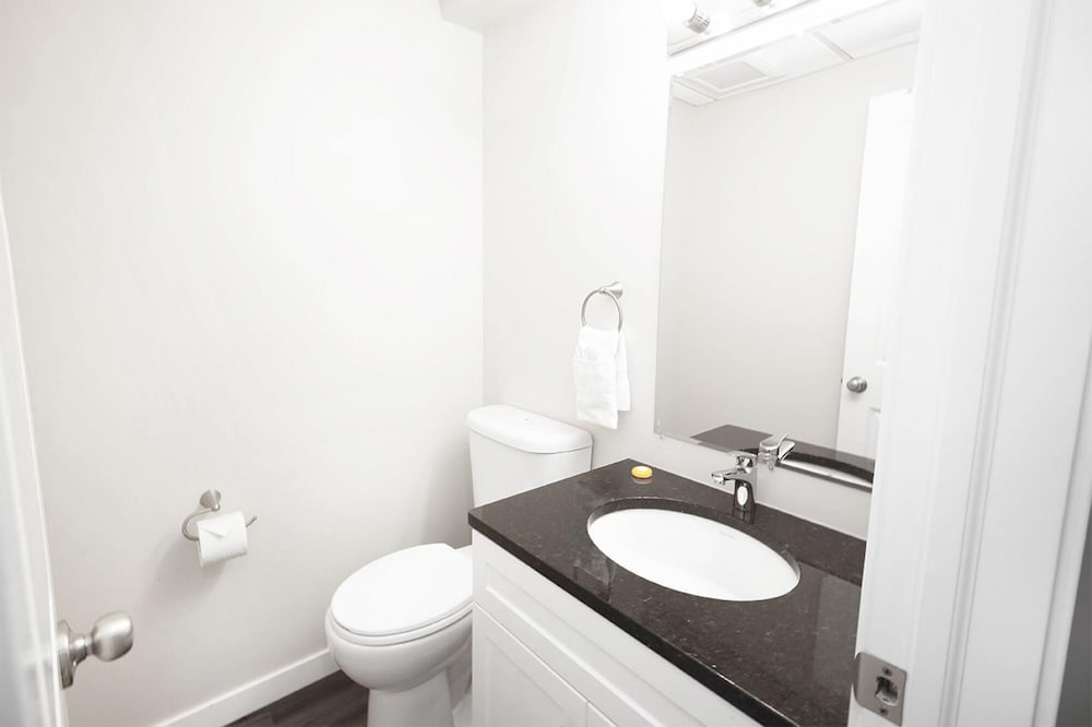 Cozy One Bedroom in a Historic Home on the Assiniboine River Lower Level Unit With Den in Wolseley Parking Included view 4
