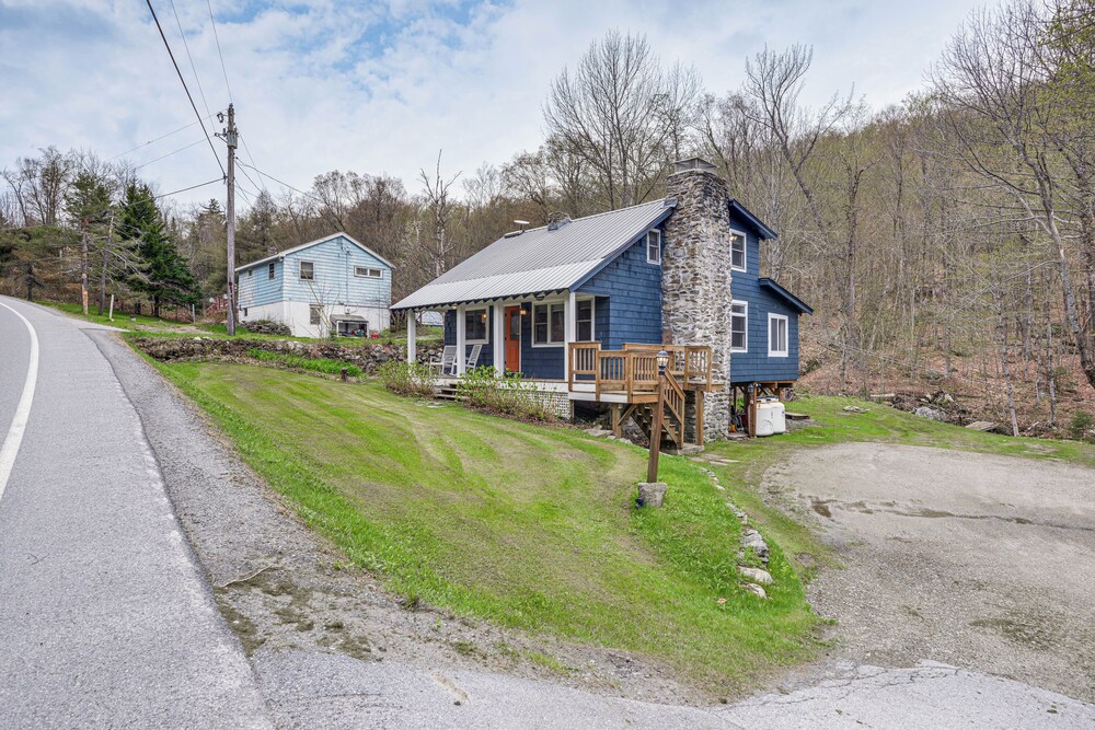 2 Mi to Mt Snow: Warm & Cozy Family Winter Retreat