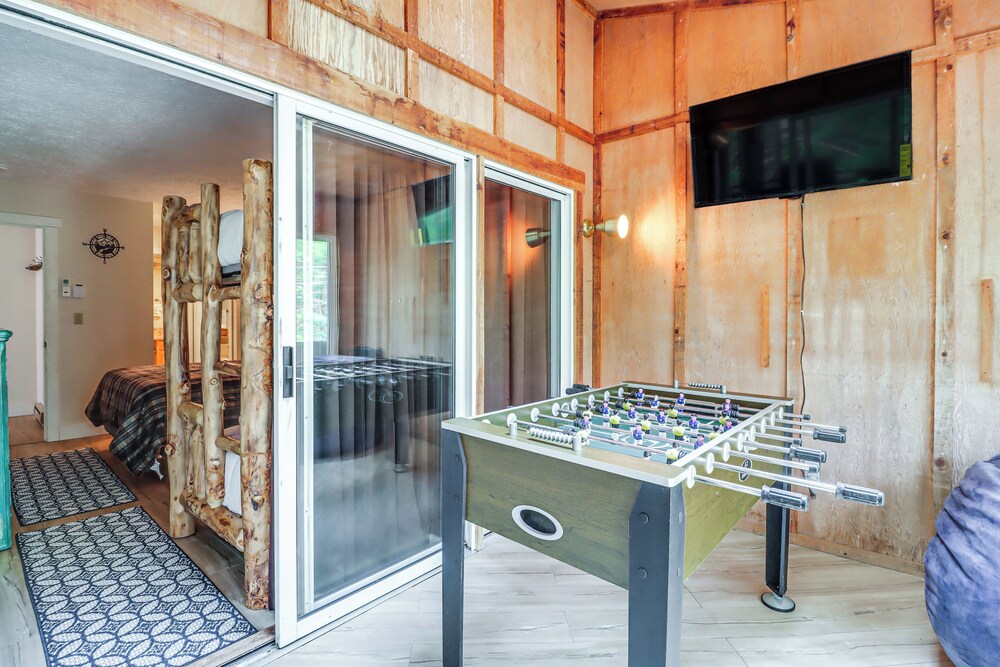 Steps to Jack Frost Ski Resort: Townhome w/ Decks