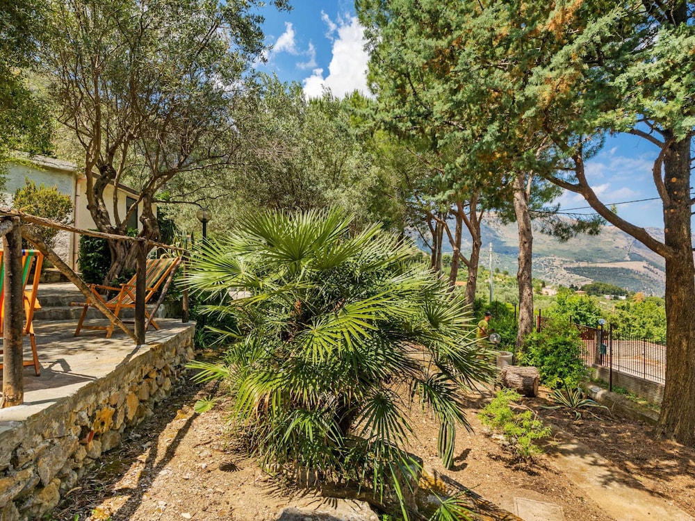 Belvilla by OYO Quaint Villa in Carini With Garden view 2