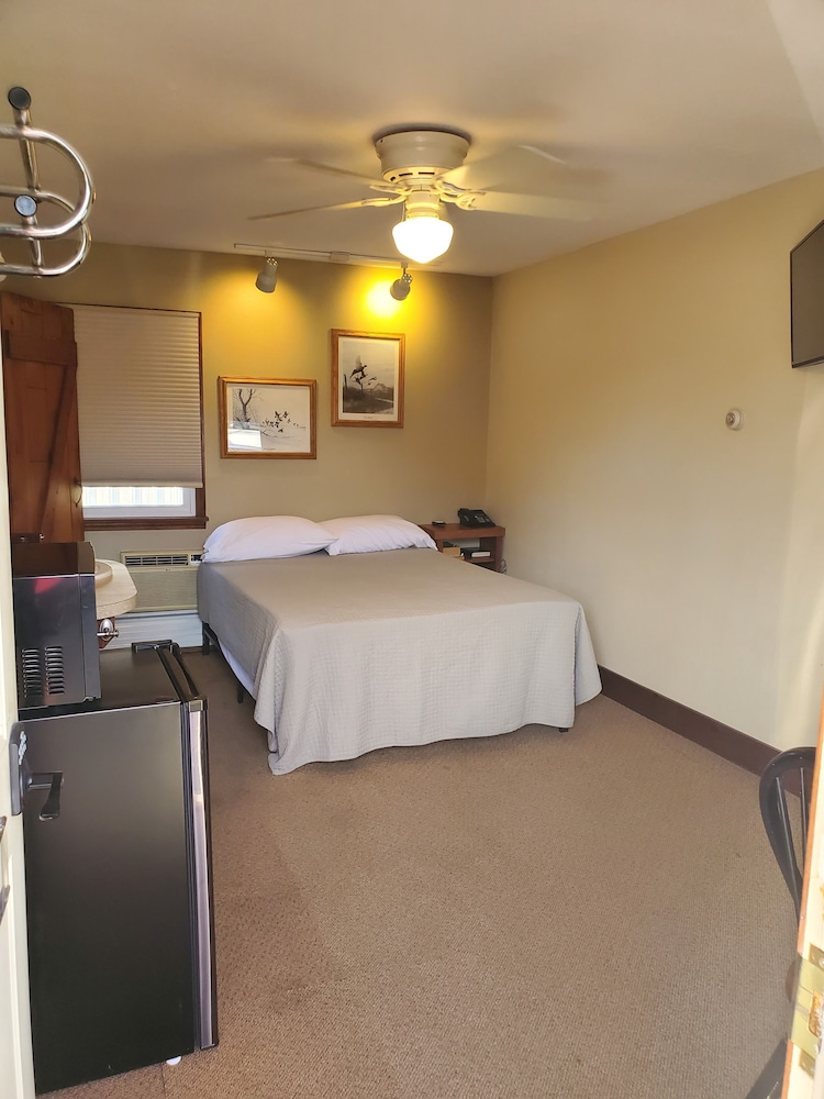 Evergreen Inn