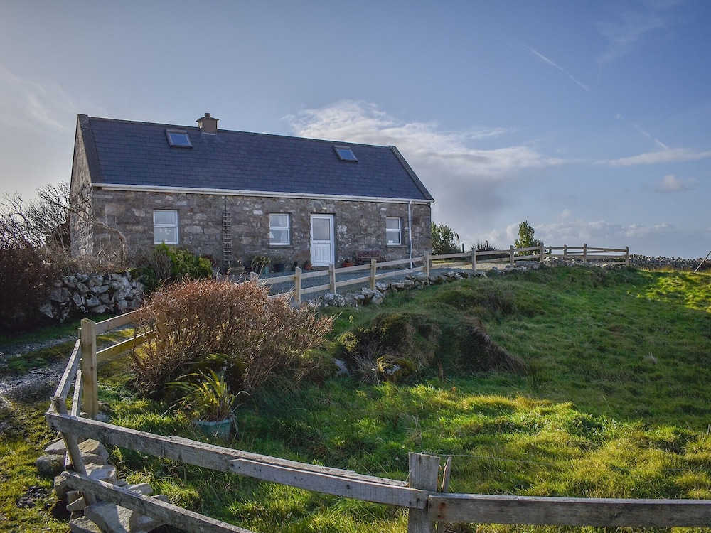 Bridies Holiday Cottage Roundstone