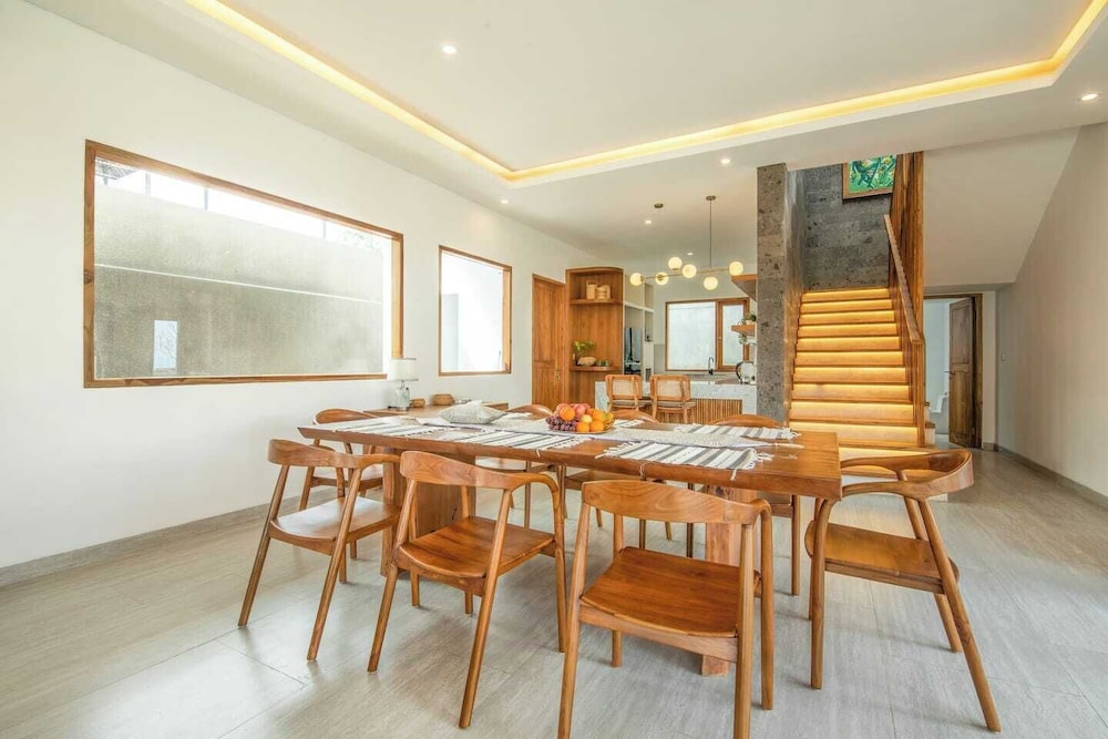 Luxurious 6 BR With Sea View, 5 Mins to Savaya
