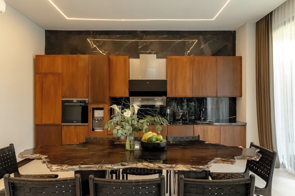 AMO Residences