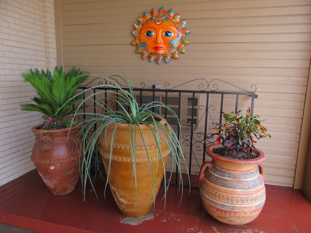 El Patio Inn
