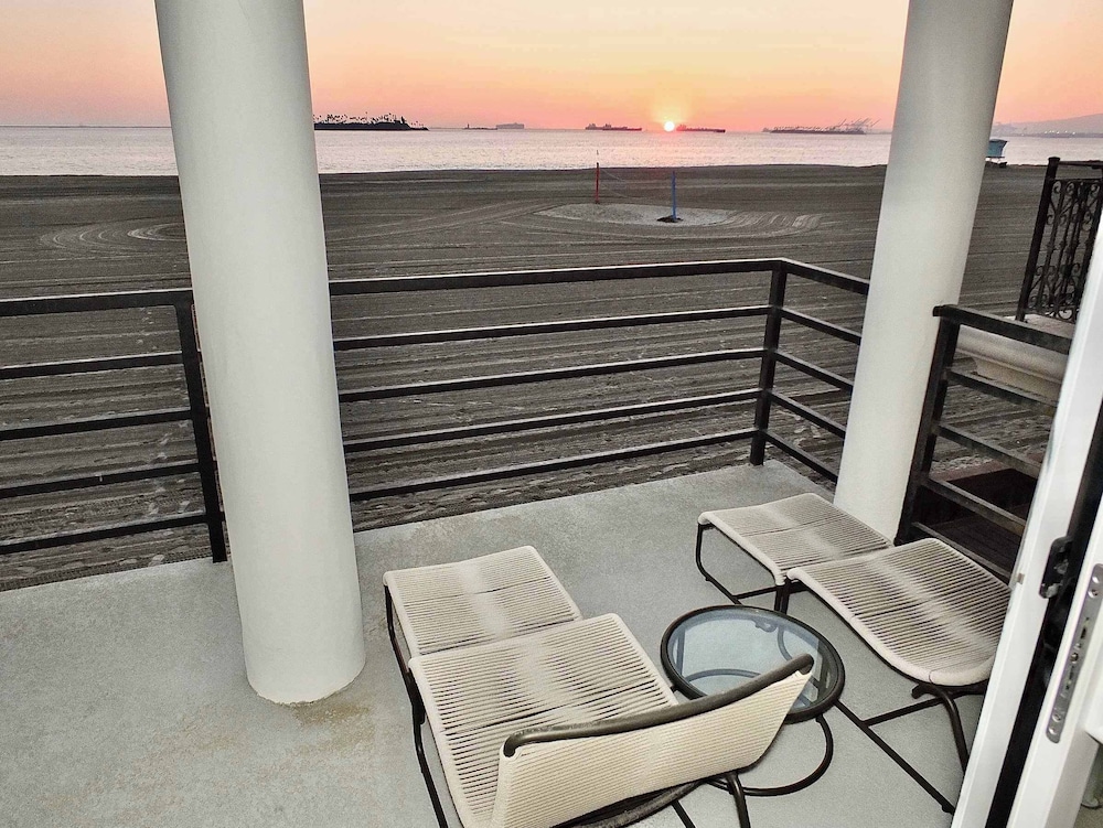 Beachfront Estate - LB Peninsula