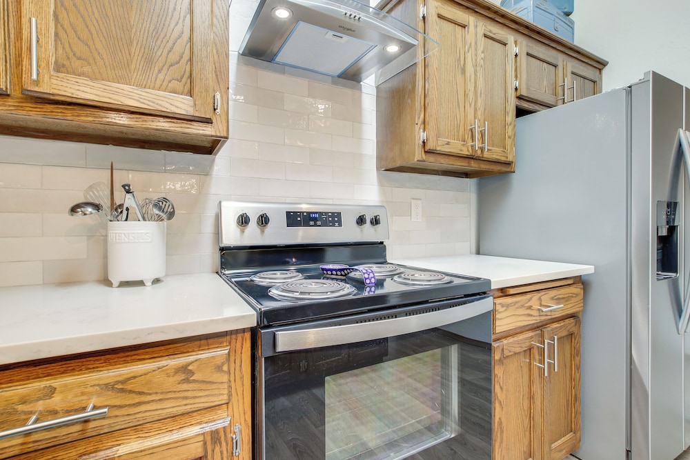 Near Medical Corridor: 'whimsy Wisconsin' Duplex