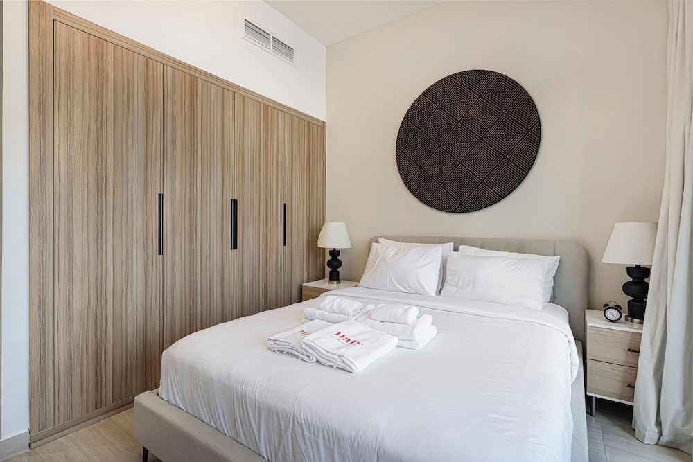 Relaxing & Bright 1BR in JVC