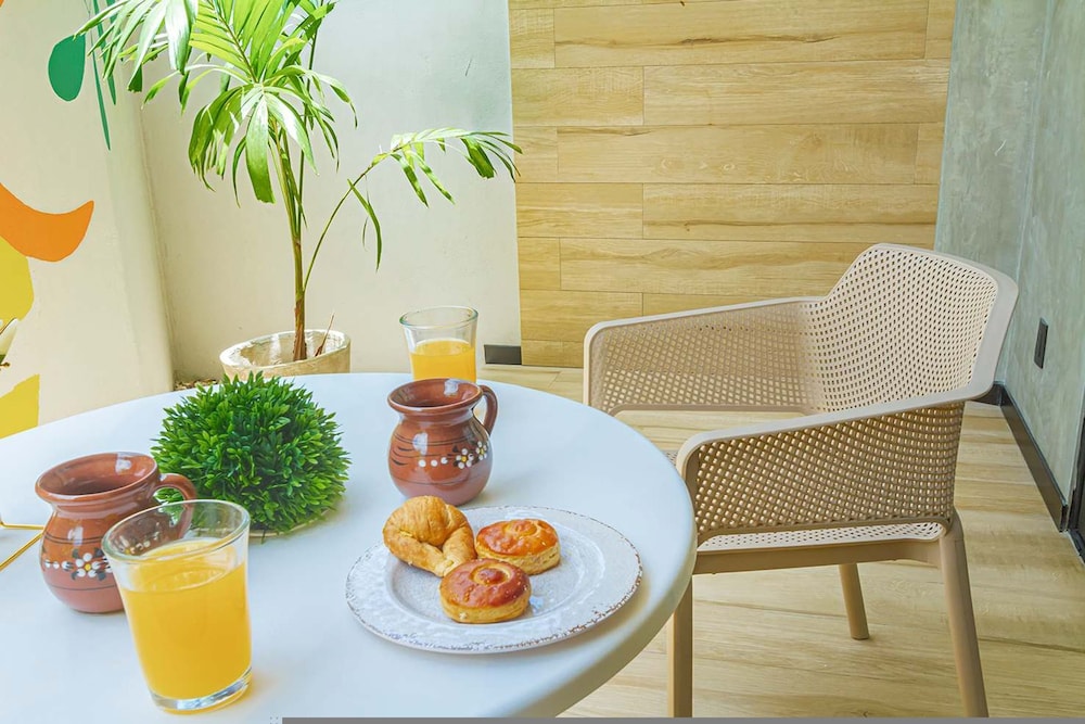 Spacious Apartment With Terrace and Rooftop Pool