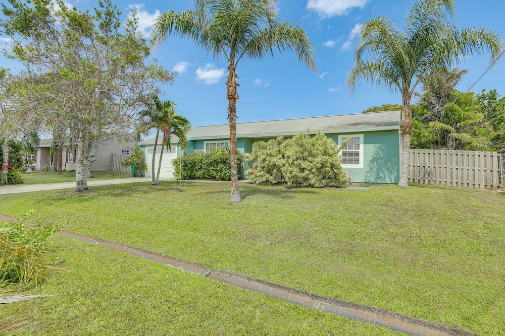 6 Mi to Beach: Port St Lucie Home w/ Fenced Yard